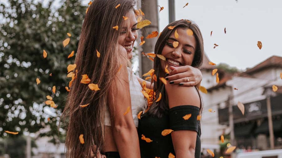 Frizz-Free Fall: How to Manage Dryness and Humidity with THIS Neuma Must-Have