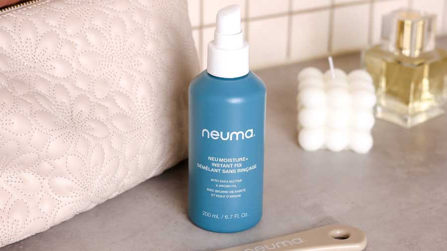 Top Tips for Managing Frizz & Humidity with Clean Beauty